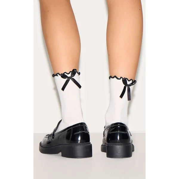 Blanc Chaussettes Courtes À Nœud Satin Et Bordure Ondulée