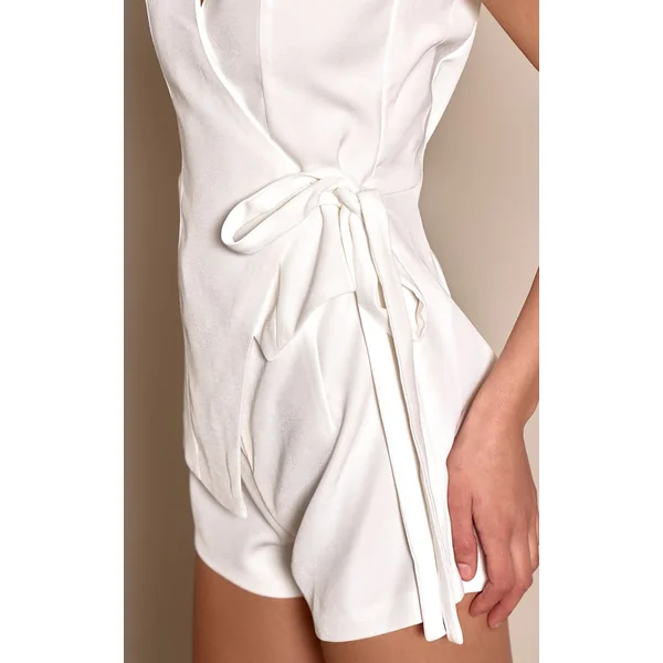 Blanc Combinaison-short À Rayures Fines Tissée Avec Détail Cache-cœur
