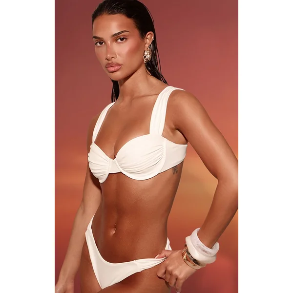 Blanc Haut De Bikini À Armatures