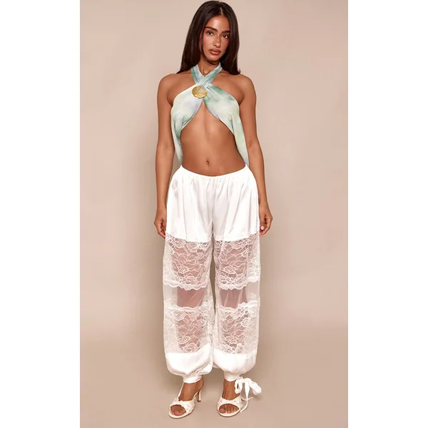 Blanc Pantalon Ballon Petite En Satin Avec Empiècements En Dentelle Et Détail Liens Aux Chevilles