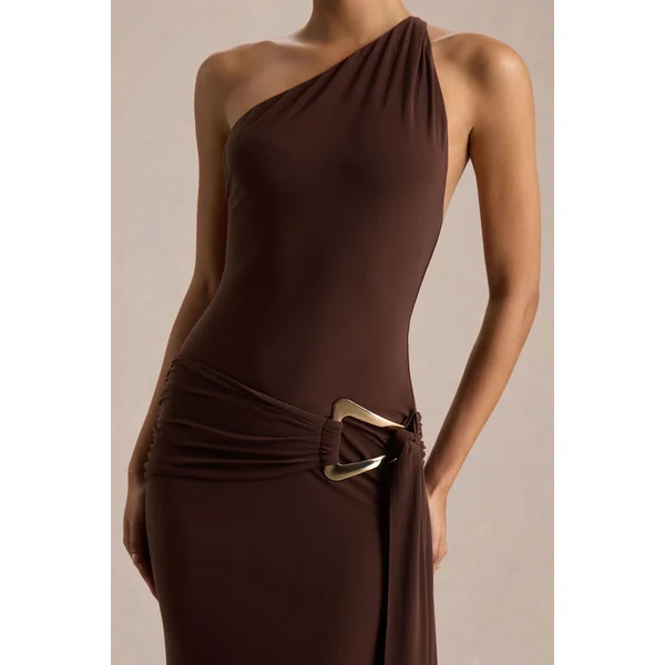 Bonnie | Robe longue brune à encolure asymétrique avec détails froncés