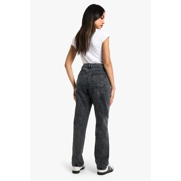 Boohoo Basics Jeans Droit Déchiré au Genou