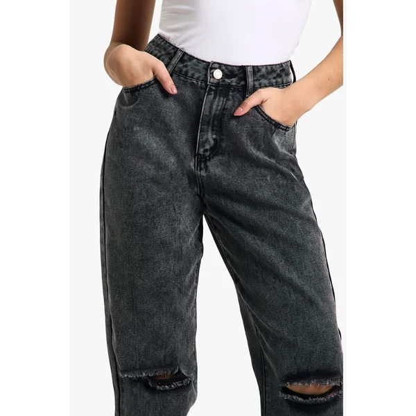 Boohoo Basics Jeans Droit Déchiré au Genou