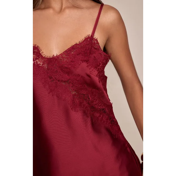 Bordeaux Robe Mini Asymétrique En Satin Et Dentelle Petite