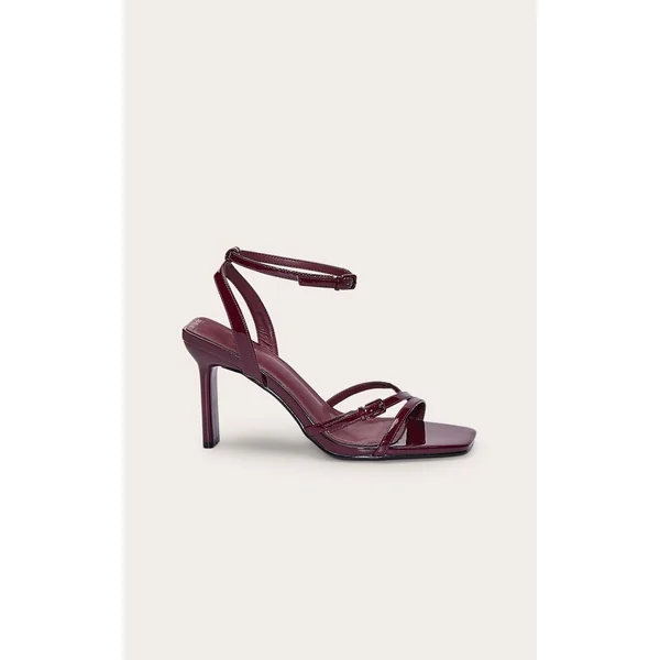 Bordeaux Sandale À Brides Avec Détail Boucle Vernie