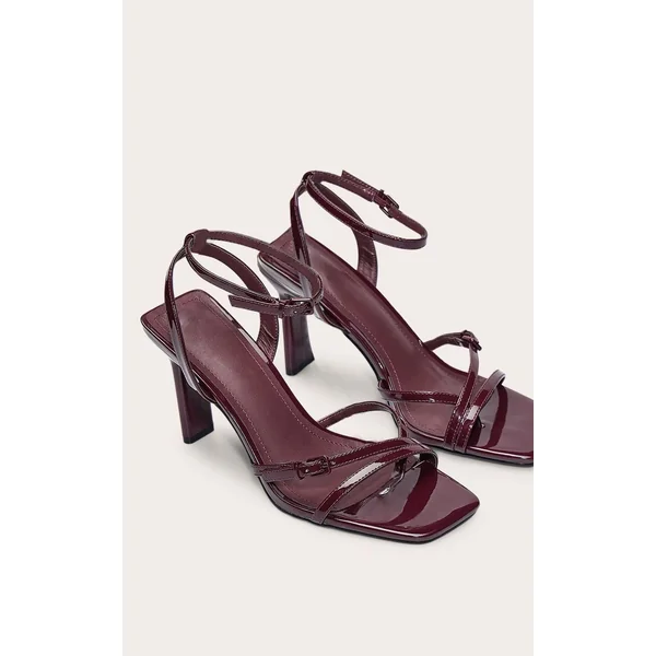Bordeaux Sandale À Brides Avec Détail Boucle Vernie