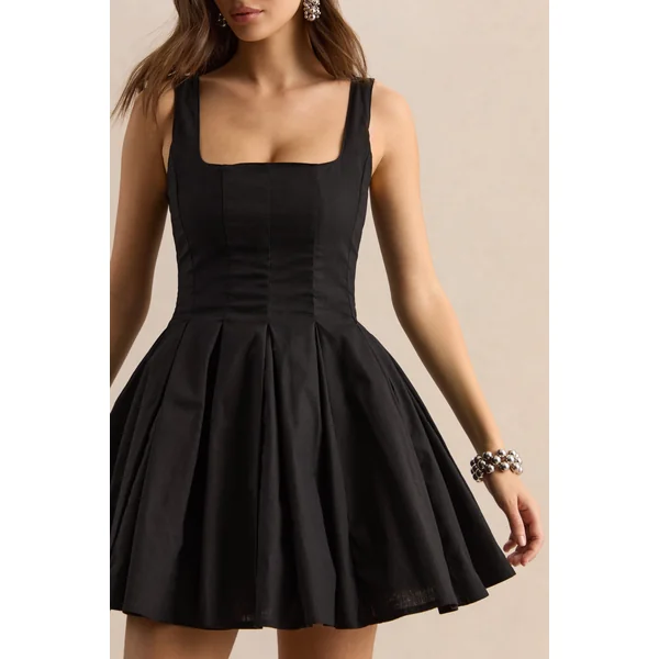 Brioria | Mini-robe patineuse noire à encolure carrée