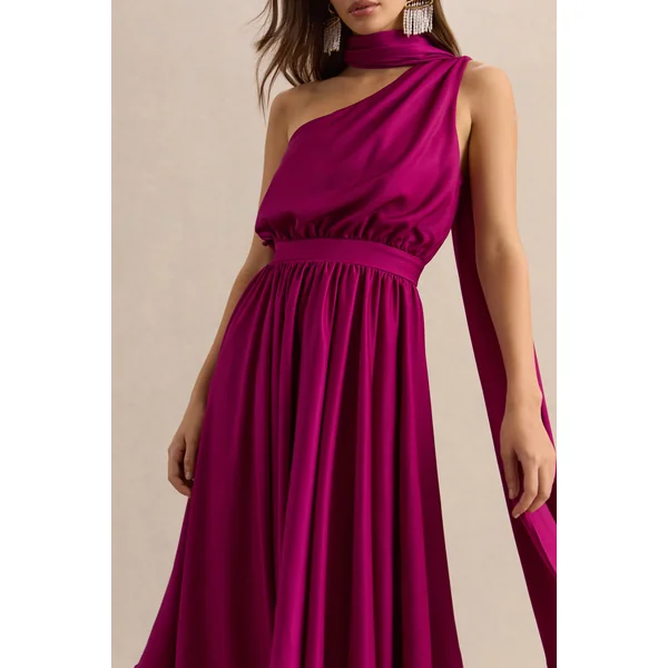 Caluna | Robe mi-longue en satin rose fuchsia à encolure asymétrique avec détail écharpe