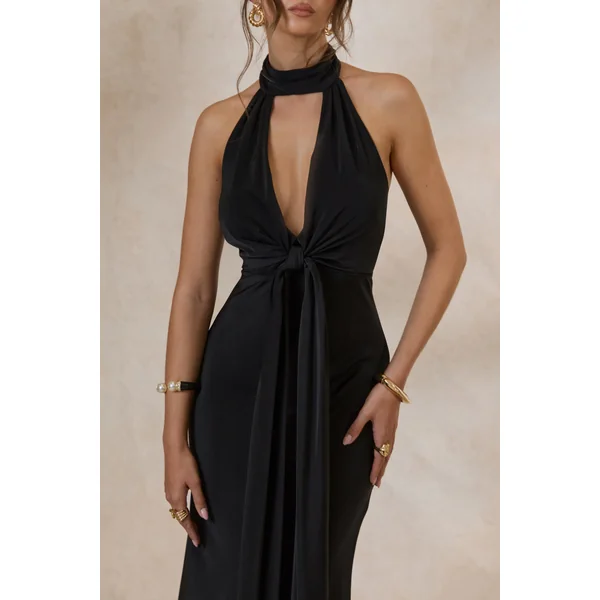 Canella | Robe longue en satin noir à col halter avec détail en ruban