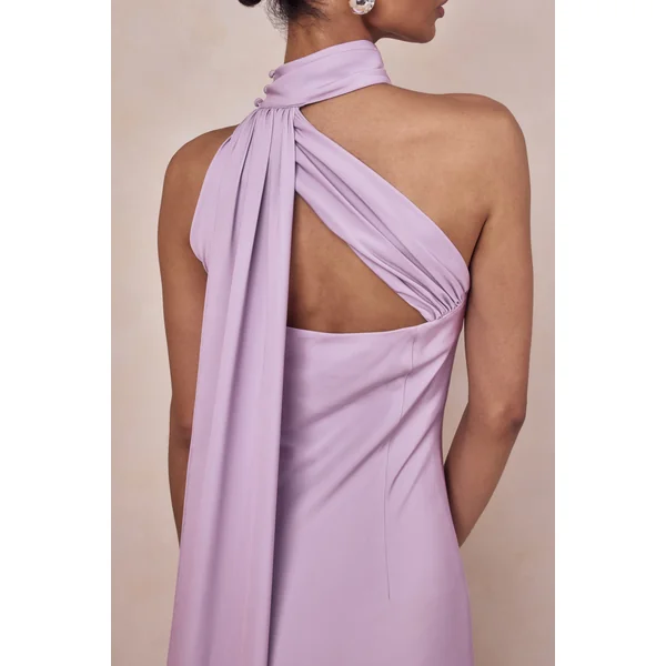 Cara | Robe longue en satin lilas à encolure haute