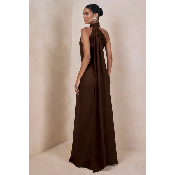 Cara | Robe longue en satin mat marron à encolure haute
