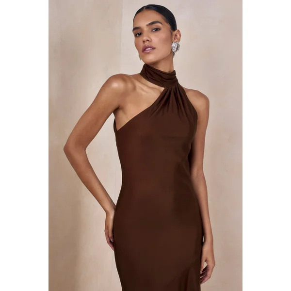 Cara | Robe longue en satin mat marron à encolure haute