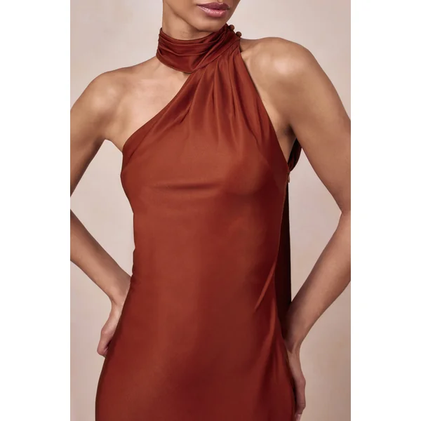 Cara | Robe longue en satin rouille à encolure haute