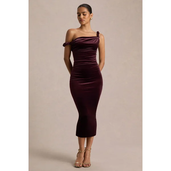Carella | Robe mi-longue asymétrique en velours bordeaux avec détail torsadé