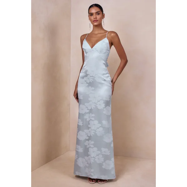 Carelle | Robe longue en satin bleu poudré à encolure plongeante et taille basse asymétrique