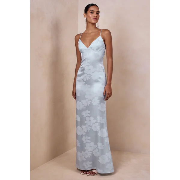 Carelle | Robe longue en satin bleu poudré à encolure plongeante et taille basse asymétrique