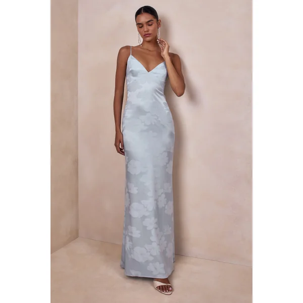 Carelle | Robe longue en satin bleu poudré à encolure plongeante et taille basse asymétrique