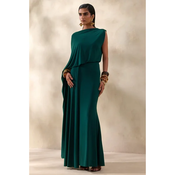 Carenza | Robe longue vert foncé à encolure large avec manche cape