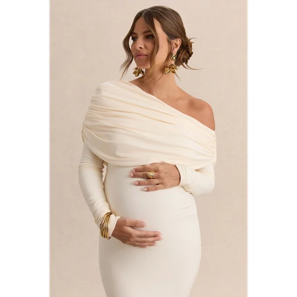 Carleigh | Robe longue de maternité crème à encolure asymétrique avec détails drapés