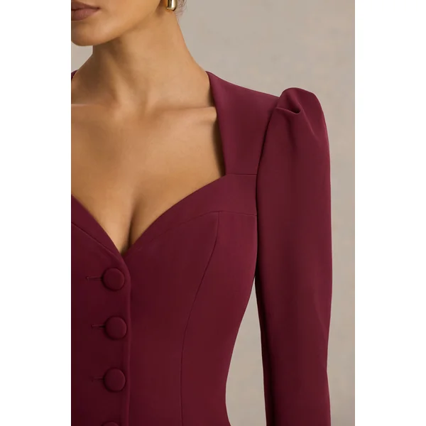 Carmen | Mini-robe bordeaux à décolleté cœur et coupe tailleur