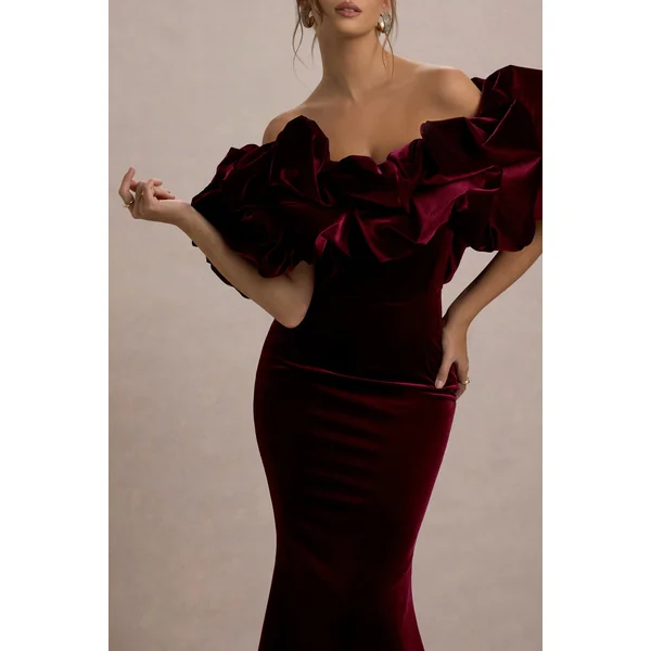 Cecily | Robe longue en velours bordeaux à encolure bardot avec volant en velours