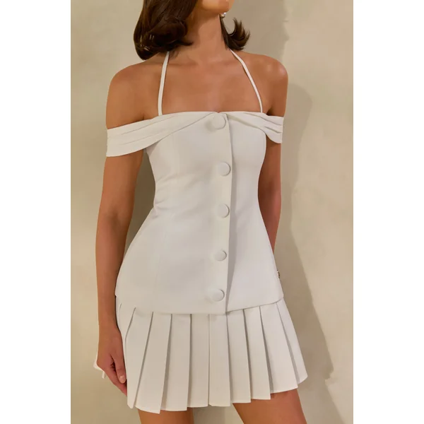 Celeta | Mini-robe blanche à décolleté Bardot avec détails de boutons et ourlet plissé