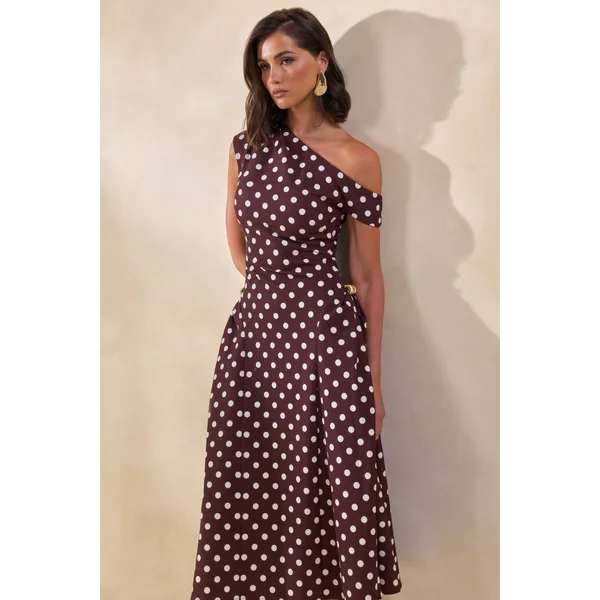 Celosia | Robe mi-longue marron à pois et encolure asymétrique avec détails dorés
