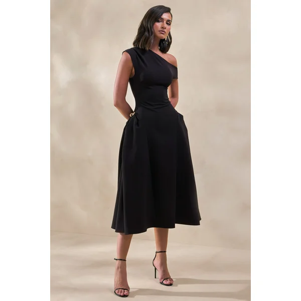Celosia | Robe mi-longue noire à encolure asymétrique avec détails dorés