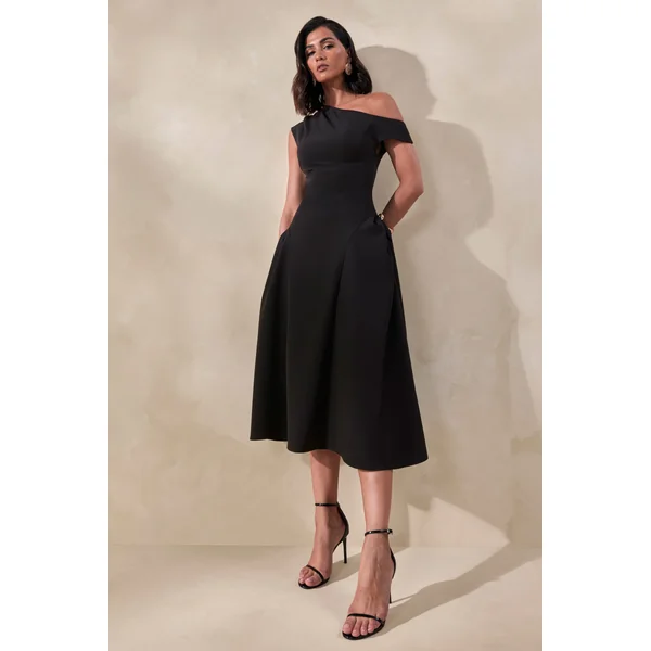 Celosia | Robe mi-longue noire à encolure asymétrique avec détails dorés