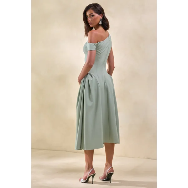 Celosia | Robe mi-longue sauge à encolure asymétrique avec détails argentés