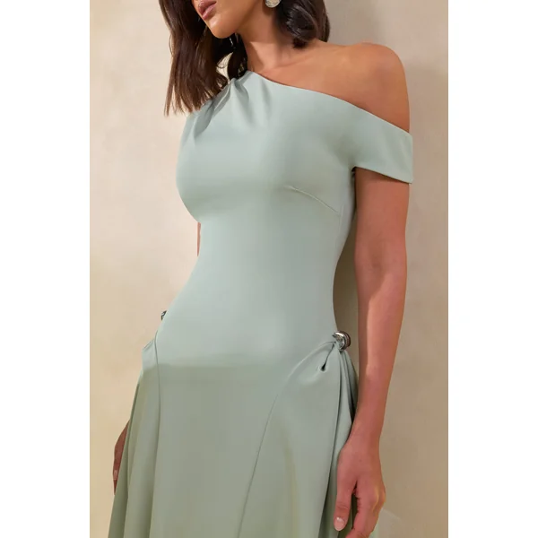 Celosia | Robe mi-longue sauge à encolure asymétrique avec détails argentés