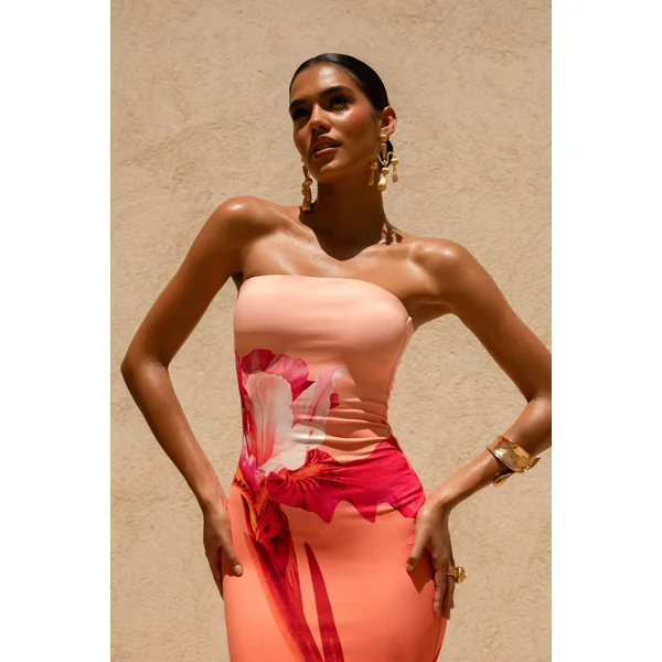 Ceremony | Robe longue rose en satin coupe évasée décolleté en cœur