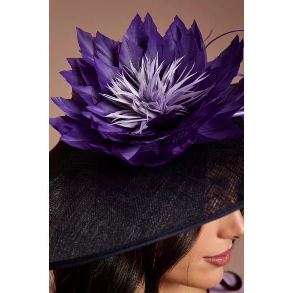 Chapeau À Large Bord Lisa Tan Avec Détails De Plumes Et Pennes