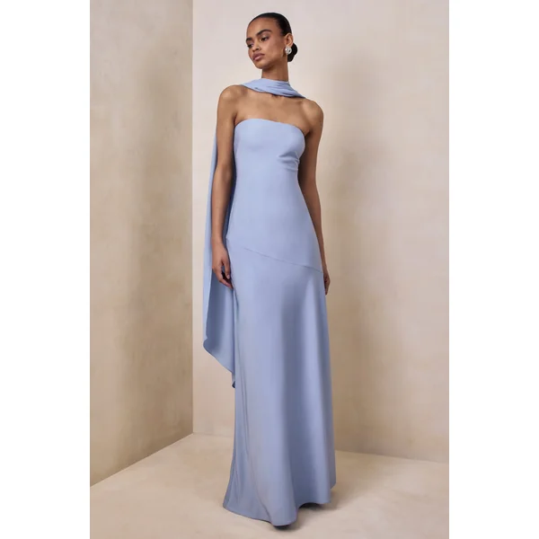 Charly | Robe longue bandeau en satin mat bleu poudré avec détail écharpe