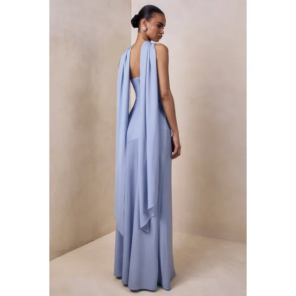 Charly | Robe longue bandeau en satin mat bleu poudré avec détail écharpe