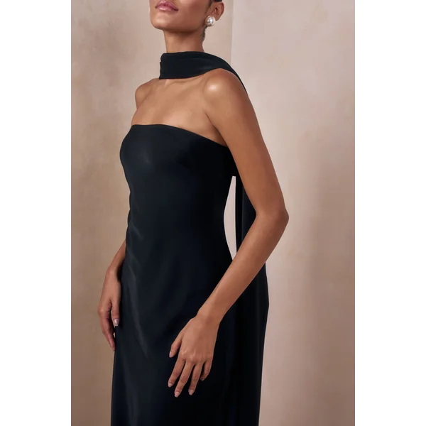 Charly | Robe longue bandeau en satin noir avec détail foulard
