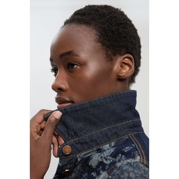 Chemise En Denim Jacquard Avec Col Et Poignets Contrastés