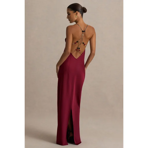 Cher | Robe longue bordeaux en satin à encolure carrée et dos ouvert orné de détails