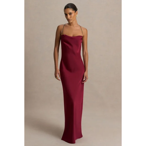 Cher | Robe longue bordeaux en satin à encolure carrée et dos ouvert orné de détails