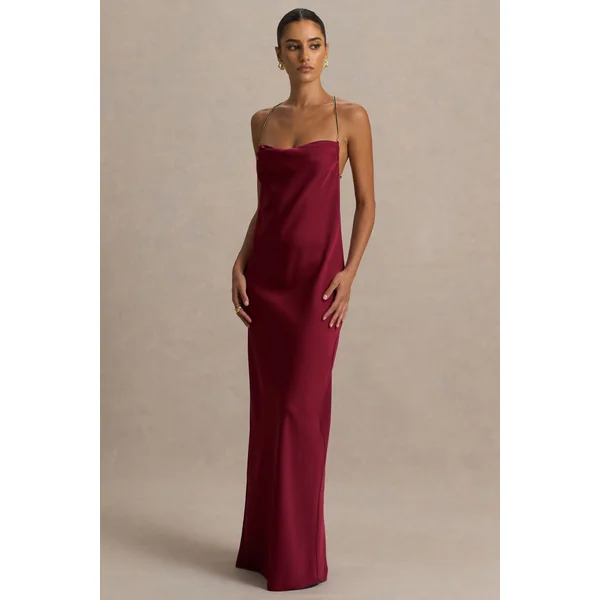 Cher | Robe longue bordeaux en satin à encolure carrée et dos ouvert orné de détails
