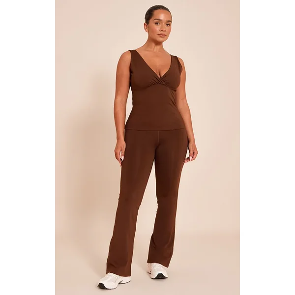 Chocolat Pantalon Large Sculptant À Jambe Évasée Avec Devant Cache-cœur En V Shape
