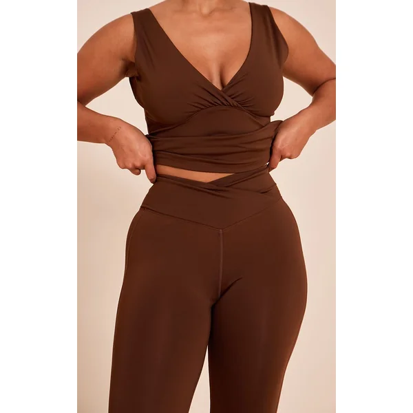 Chocolat Pantalon Large Sculptant À Jambe Évasée Avec Devant Cache-cœur En V Shape
