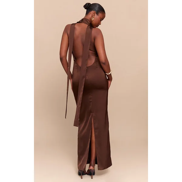 Chocolat Robe Longue Drapée En Satin À Col Bénitier