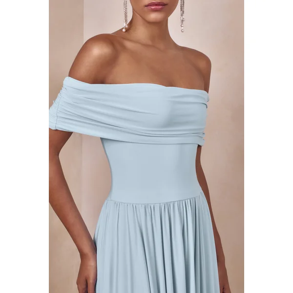 Cindie | Robe longue bleu poudré à col bardot