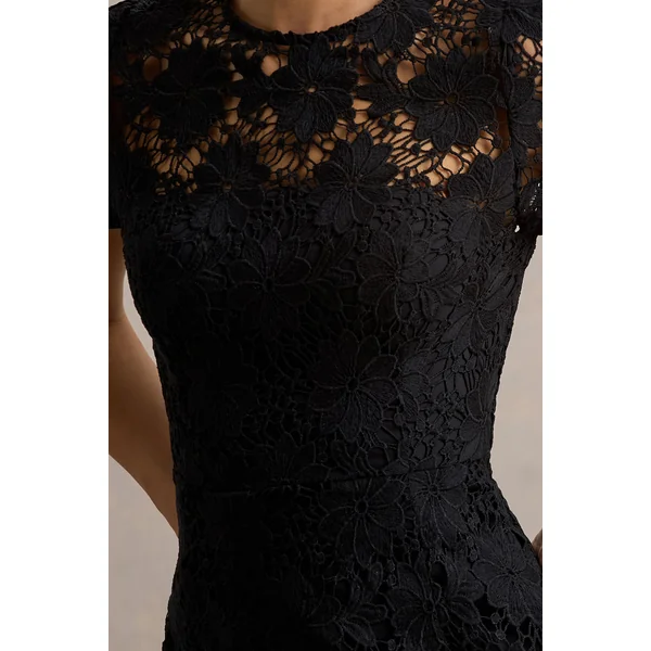 Clarissa | Robe mi-longue plissée noire en dentelle à manches courtes