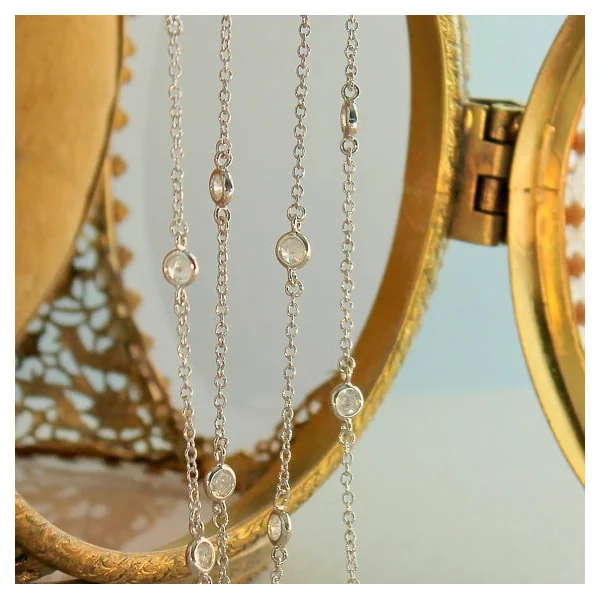 Collier de dos 3 chaines et cristal - A porter avec la robe de grossesse et d'allaitement