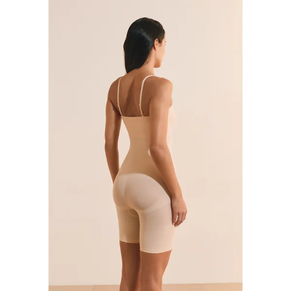 Combinaison avec pads amovibles sculptante