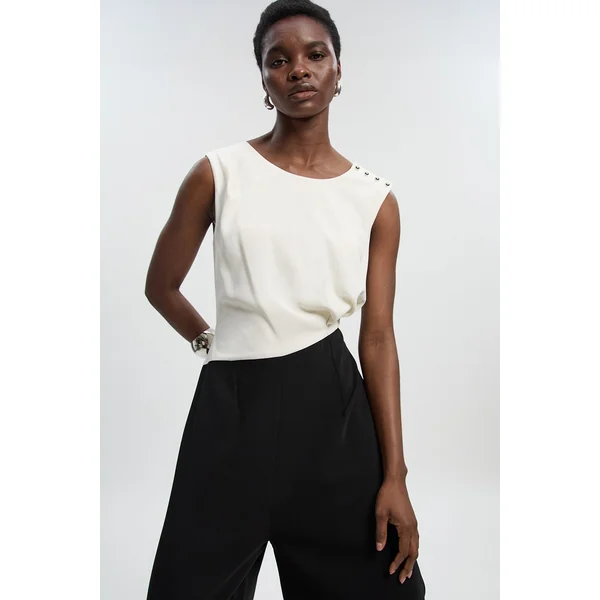 Combinaison Jambes Larges à Col Asymétrique Coupe Souple Ajustée