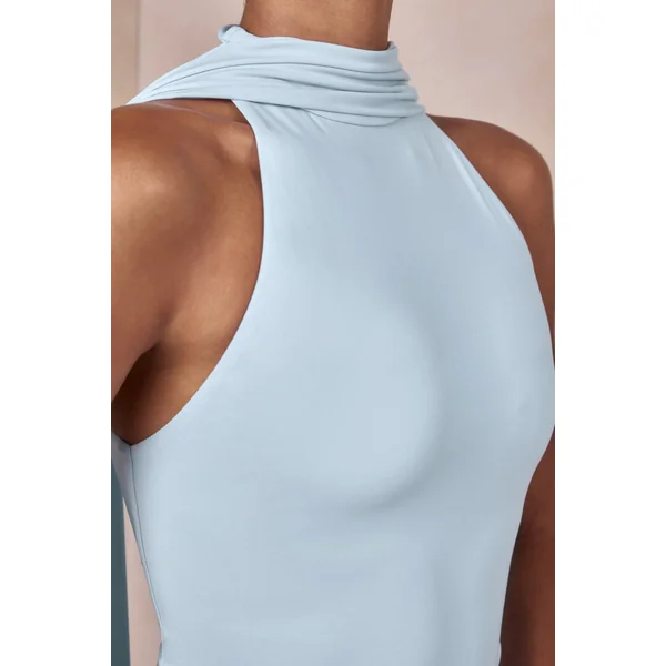 Cordy | Robe longue bleu poudré à col montant avec cape