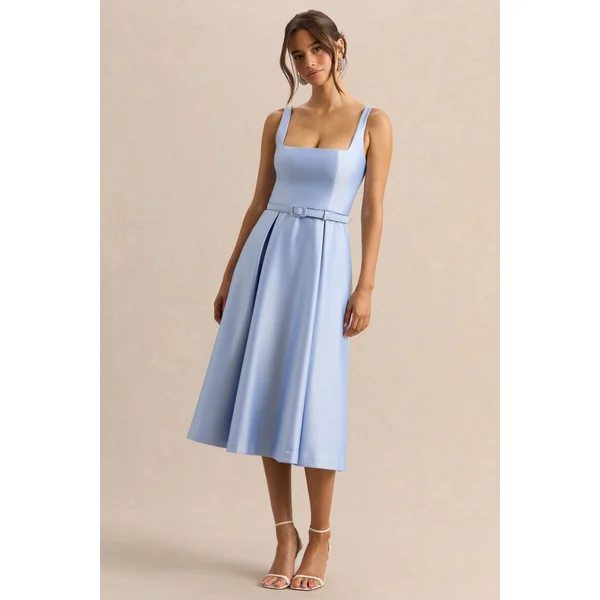 Crystaline | Robe mi-longue en satin bleu poudré à encolure carrée